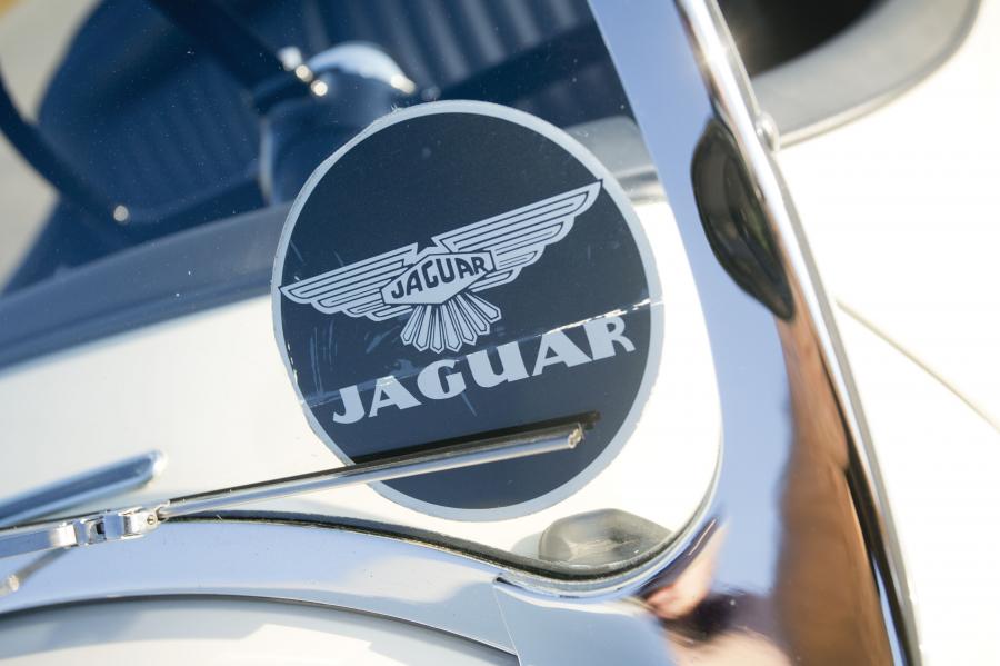  Jaguar XK120 Roadster White 1953 года  (фото 32 из 39)